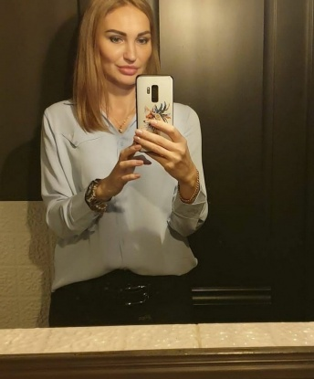 У меня есть все необходимое для того, чтобы сделать нашу встречу незабываемой. Расслабляющий массаж, оральные ласки, классика - всё это я могу предложить тебе. 🌟 Мои фото подтверждают мою реальность и очарование. 📷 Со мной ты почувствуешь себя настоящим мужчиной, получившим всю любовь и заботу, которую заслуживаешь. Забудь обо всех проблемах и страхах, со мной ты найдешь истинное счастье и безопасность. 💕 Живу в Москве, так что наша встреча будет удобной и конфиденциальной. Выбери меня и погрузись в мир незабываемого блаженства. Отзывы моих удовлетворенных клиентов говорят сами за себя. ✨ Жду твоего звонка! 💋 Зинаида